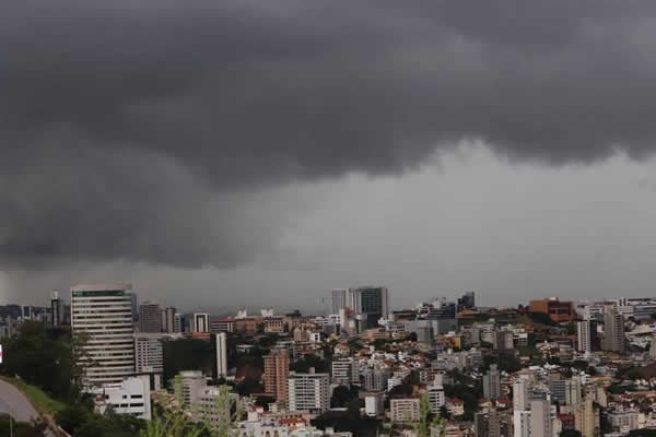 nuvens de chuva