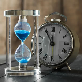 Quem definiu o tamanho das horas e dos minutos? Leia mais em: https://super.abril.com.br/mundo-estranho/quem-definiu-o-tamanho-das-horas-e-dos-minutos/