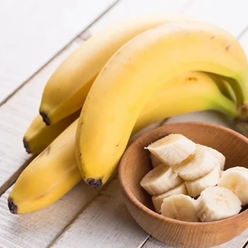 Você sabia que a banana pode amadurecer outras frutas?